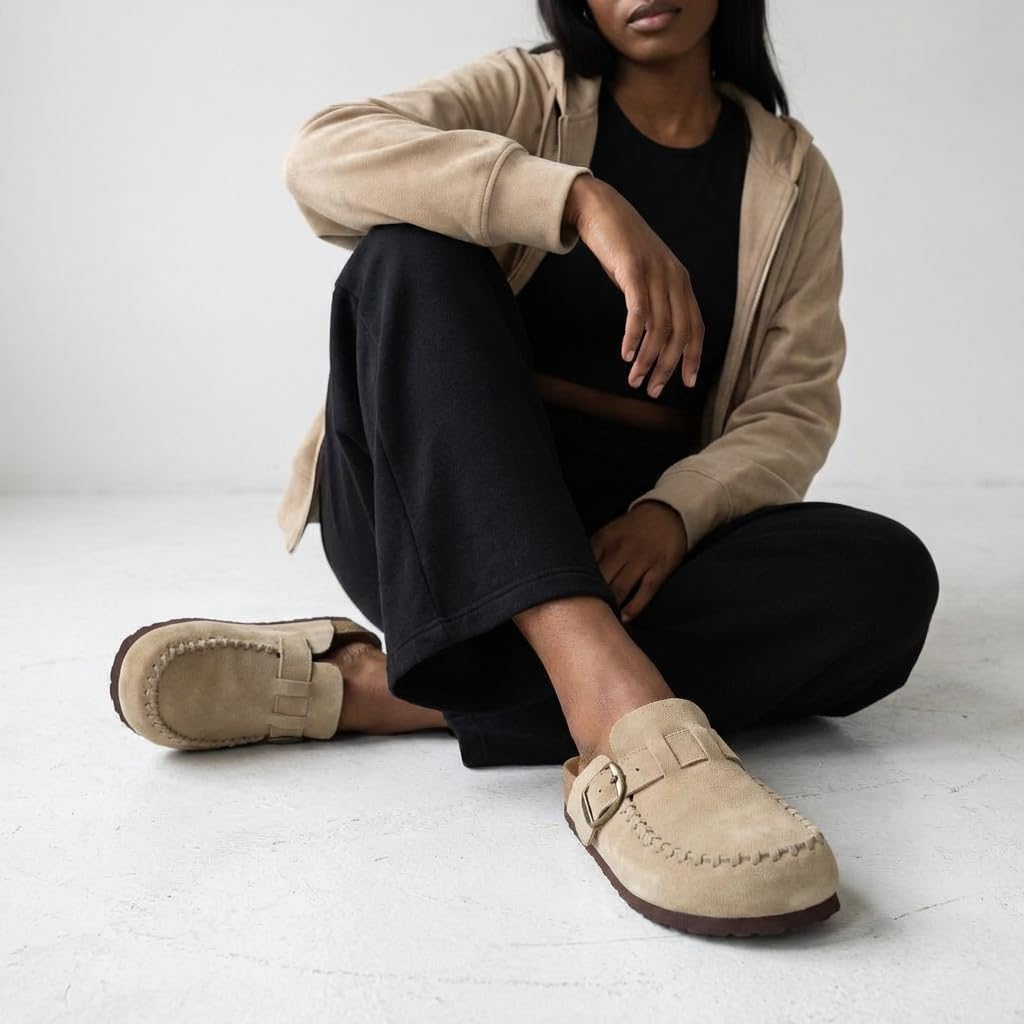 Detalle de CUSHIONAIRE Canoe Suede Clogs 🚣