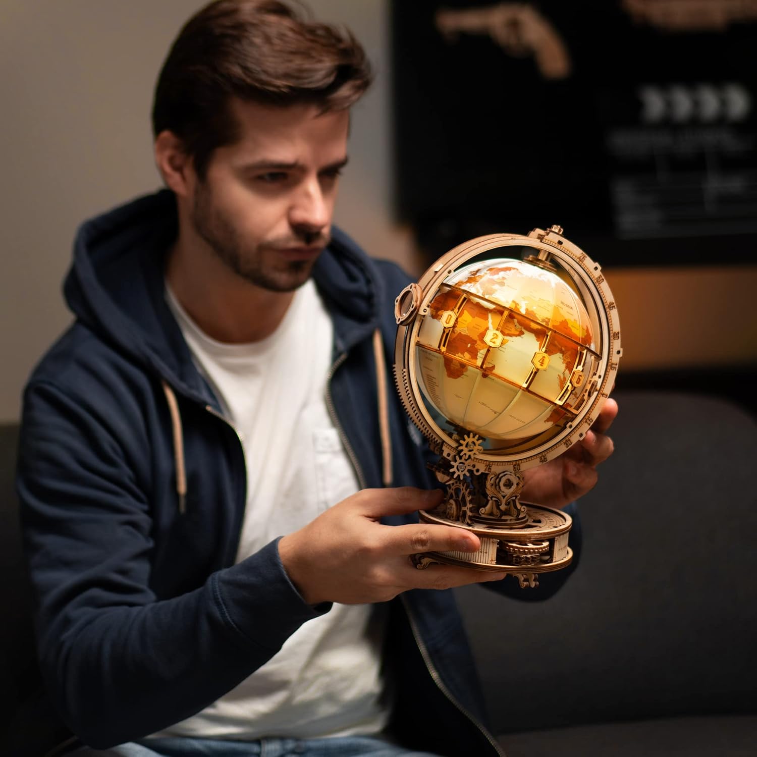 Detalle 2 de ROBOTIME Puzzle 3D Globo in Legno 180 pezzi
