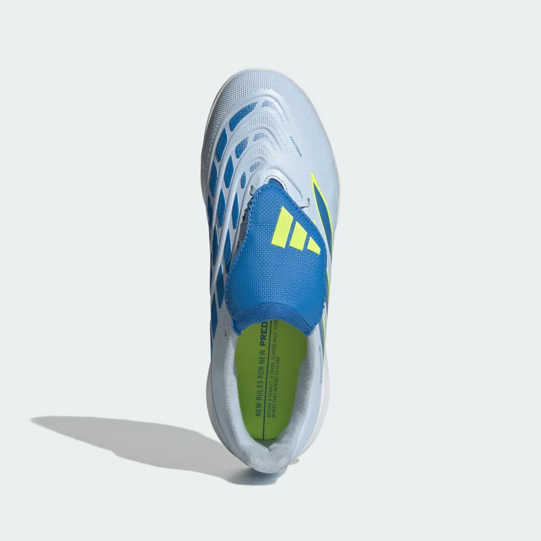 Detalle de Adidas Predator League: Zapatilla de fútbol de moqueta con lengüeta plegable para niños