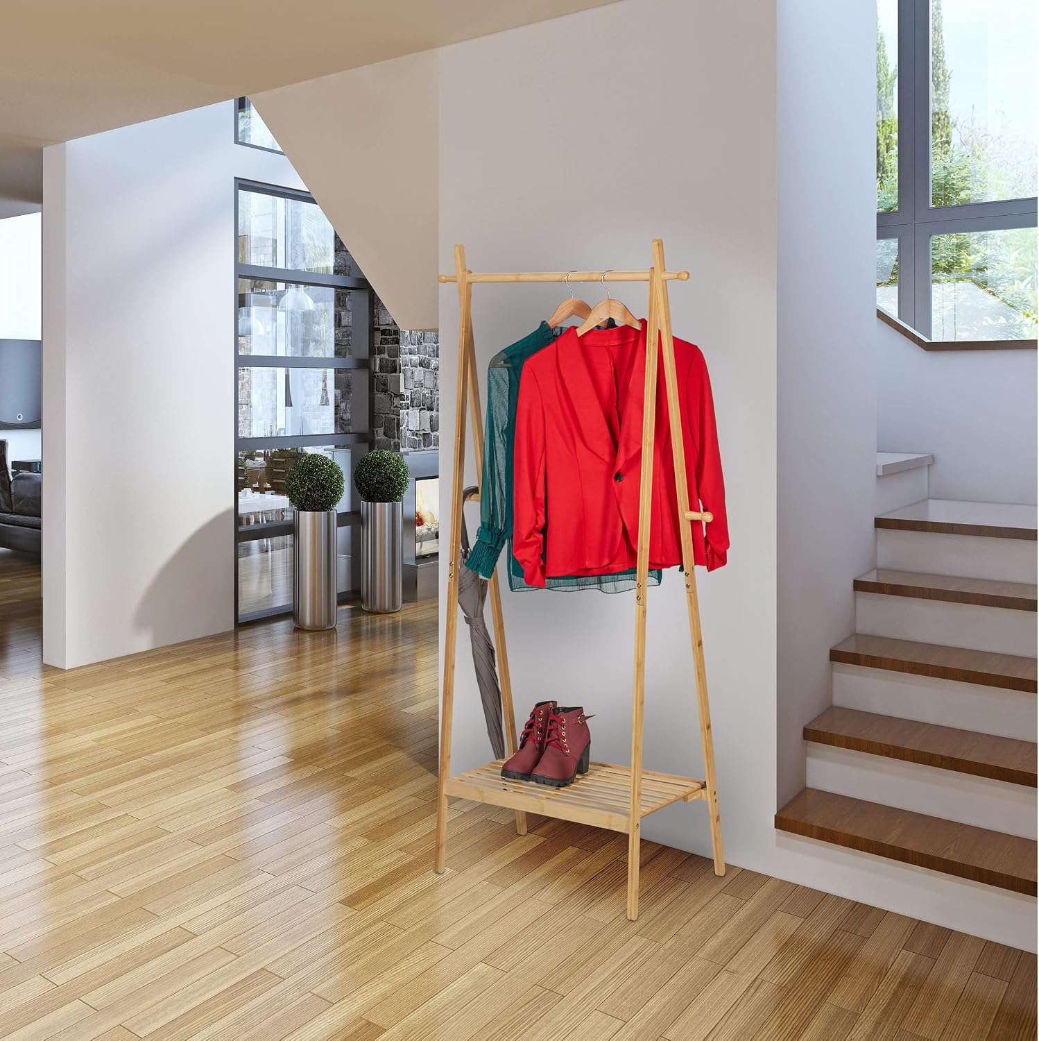 Detalle 2 de Relaxdays Bamboo Clothes Rack, foldable rail with shelf and 4 hooks, brown