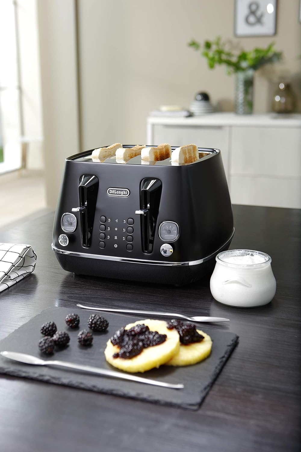 Thumbnail 3 de De'Longhi Distinta X CTIN4003.BK Designer 4 Slice Toaster
