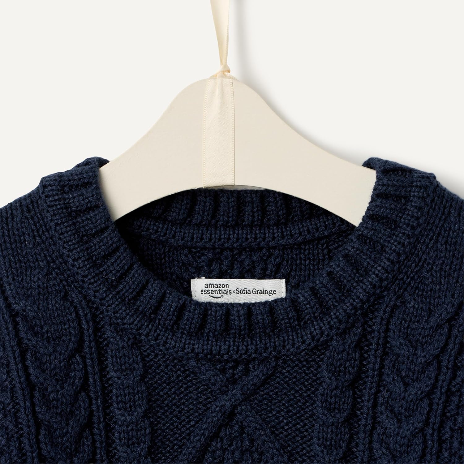 Detalle de Amazon Essentials x Sofia Grainge Babies, Toddlers and Boys' Cable Crewneck Sweater