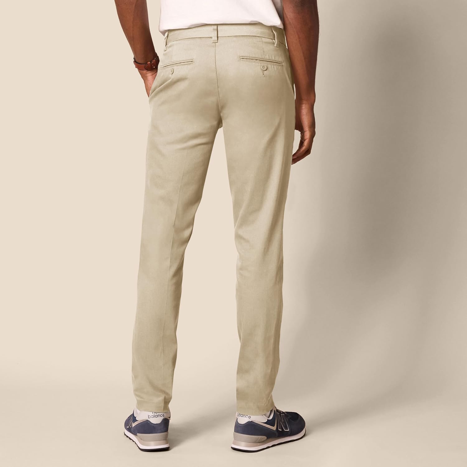 Thumbnail 1 de Amazon Essentials Herren Stretch-Chinohose mit schmaler Passform und flacher Vorderseite