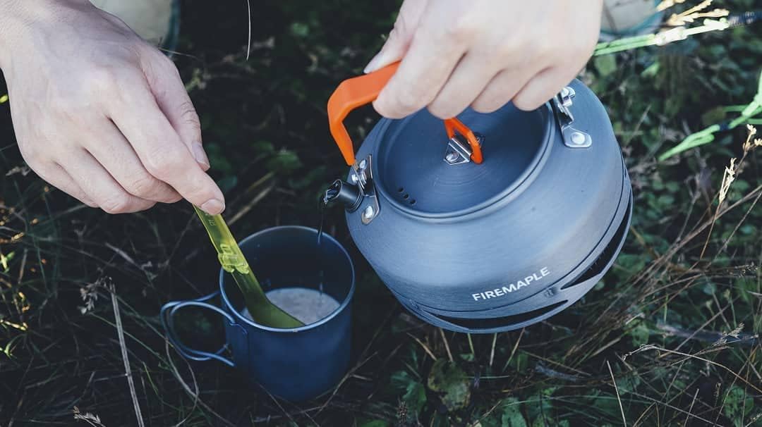 Detalle de Fire-Maple FMC-XT1 Camping Tea Kettle with Mesh Bag: 0.7L Lightweight Aluminium Boiler