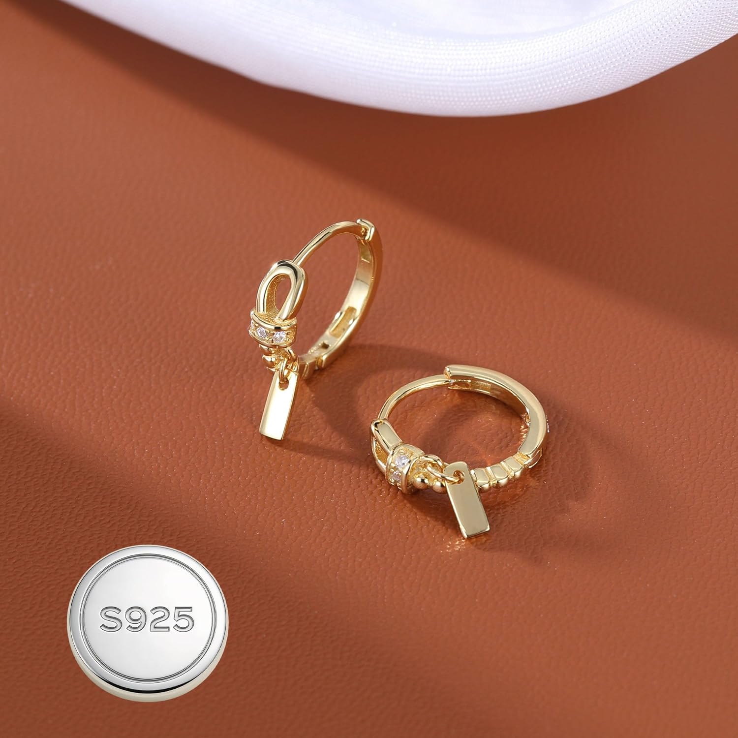Thumbnail 4 de Reffeer Creolen aus 925er Sterlingsilber mit kleinen Huggie-Form und Zirkonia (CZ) für Damen und Mädchen