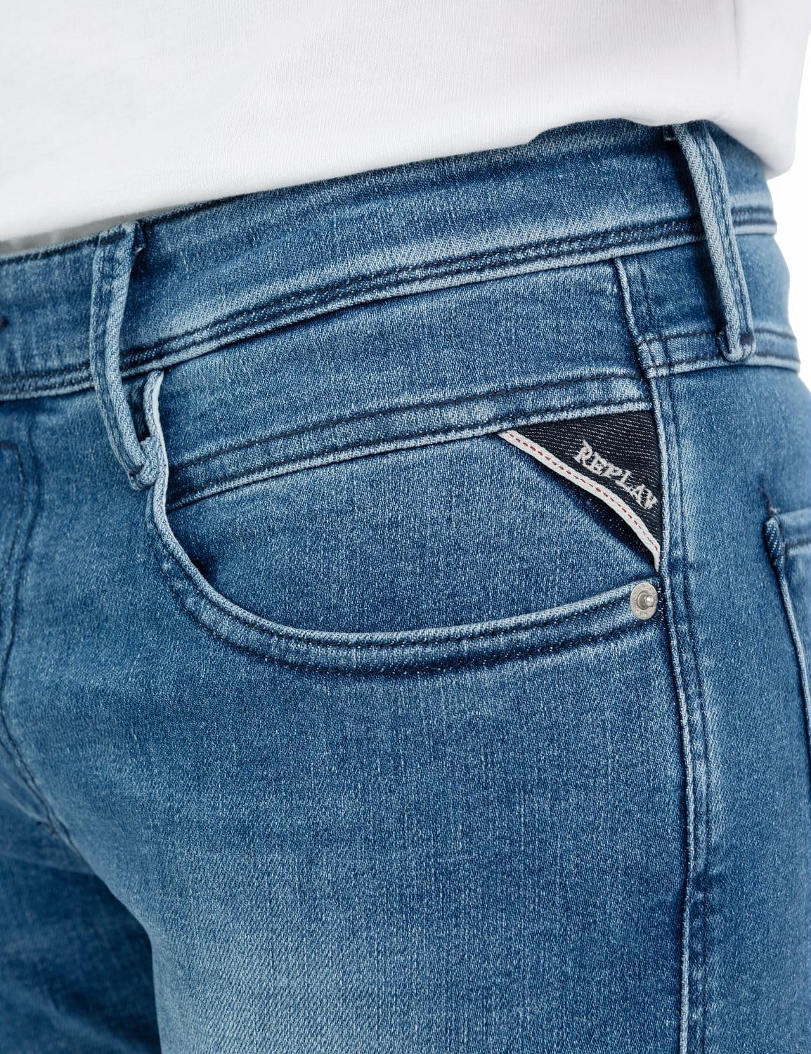 Detalle de Replay Anbass Slim-Fit Jeans mit Comfort Stretch – zeitlose Passform trifft moderne Dehnbarkeit
