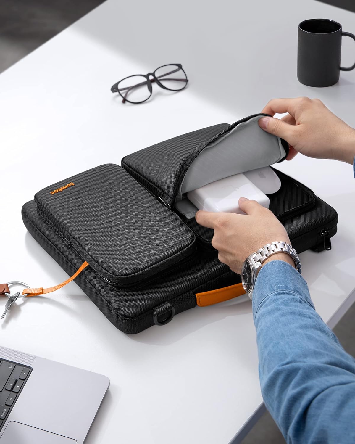 Detalle 2 de tomtoc 360° Protective Laptop Shoulder Bag 15-inch