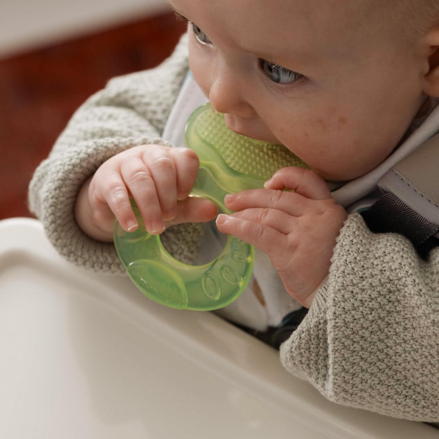 Detalle 2 de Nuby 3-Step Teething Set – Set of 3 Baby Teethers