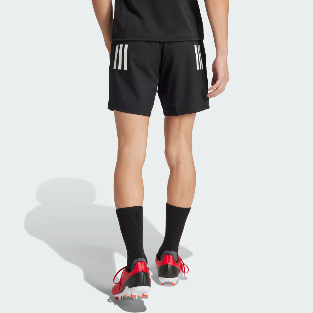 Detalle 2 de Pantalón corto 3 bandas de Adidas: ¿merece la pena para tus entrenos y rutas urbanas?