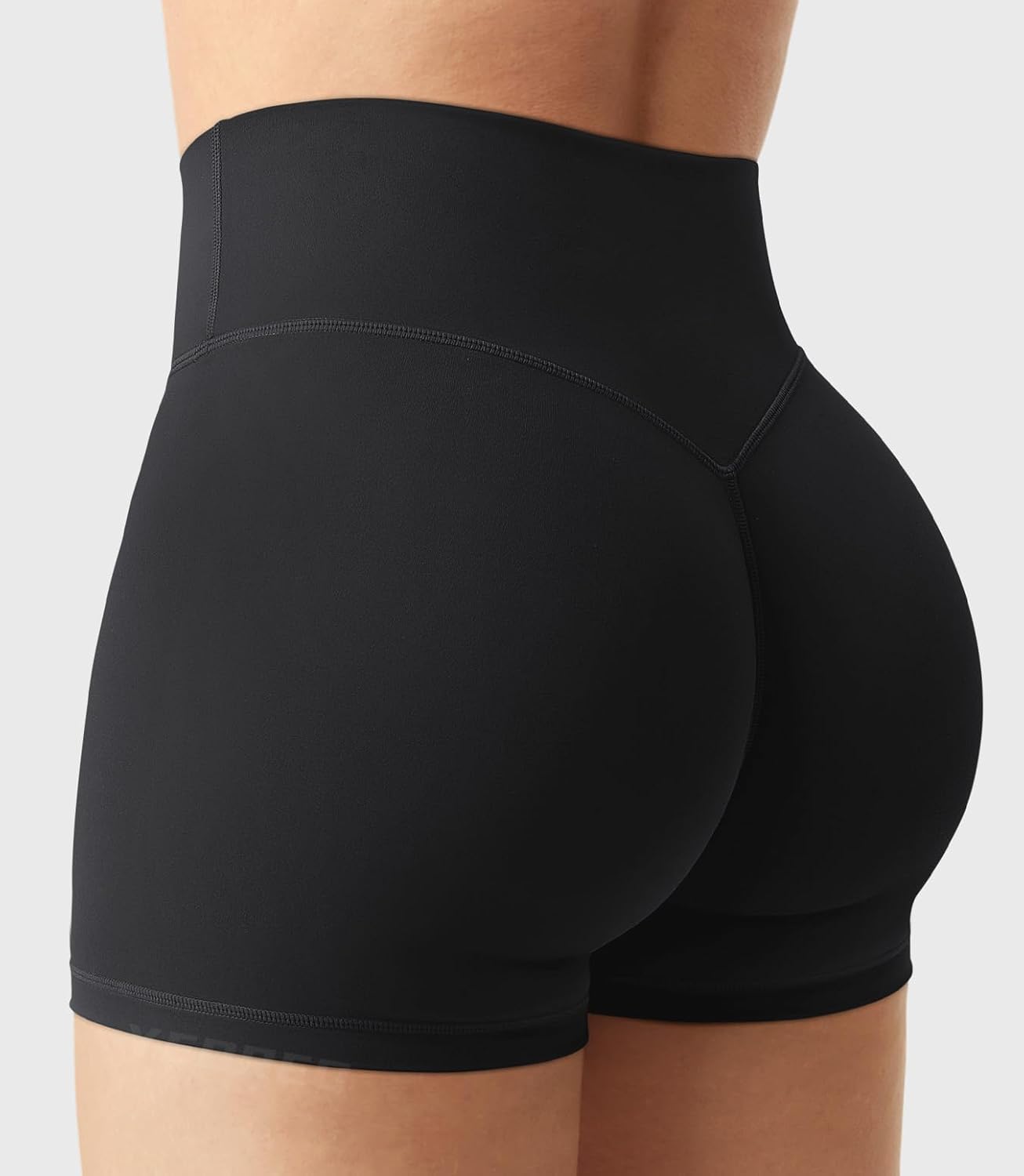 Thumbnail 1 de YEOREO Women's Biker Shorts 2.5" No Front Seam: High-Withed Scrunch Workout Shorts for Training