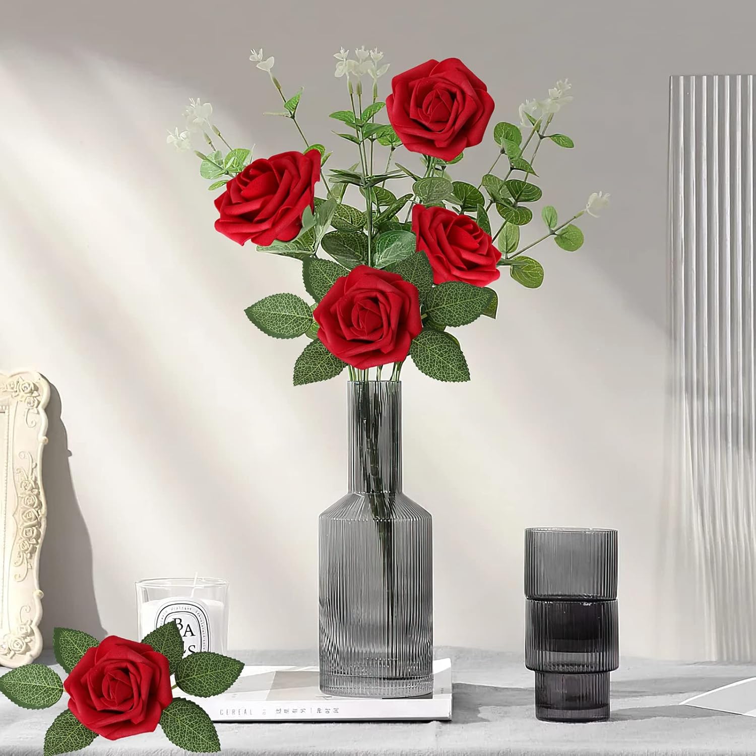 Thumbnail 3 de AmyHomie Dark Red Rose Artificial Flowers – 25 Real-Looking Roses with Bendable Stems