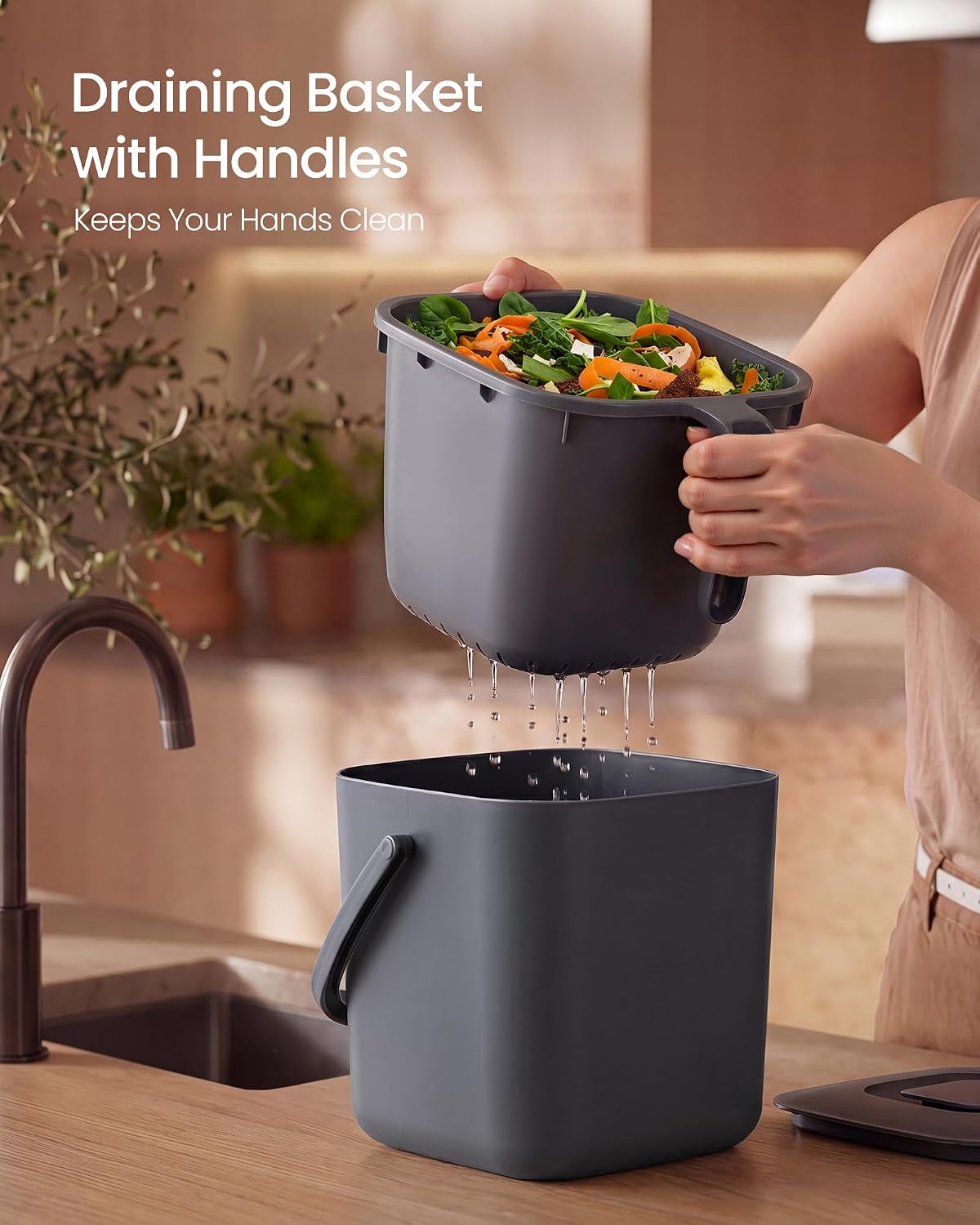 Detalle 1 de SONGMICS LTB214GZ01 4 Litre Kitchen Compost Bin, Dark Grey with Strainer