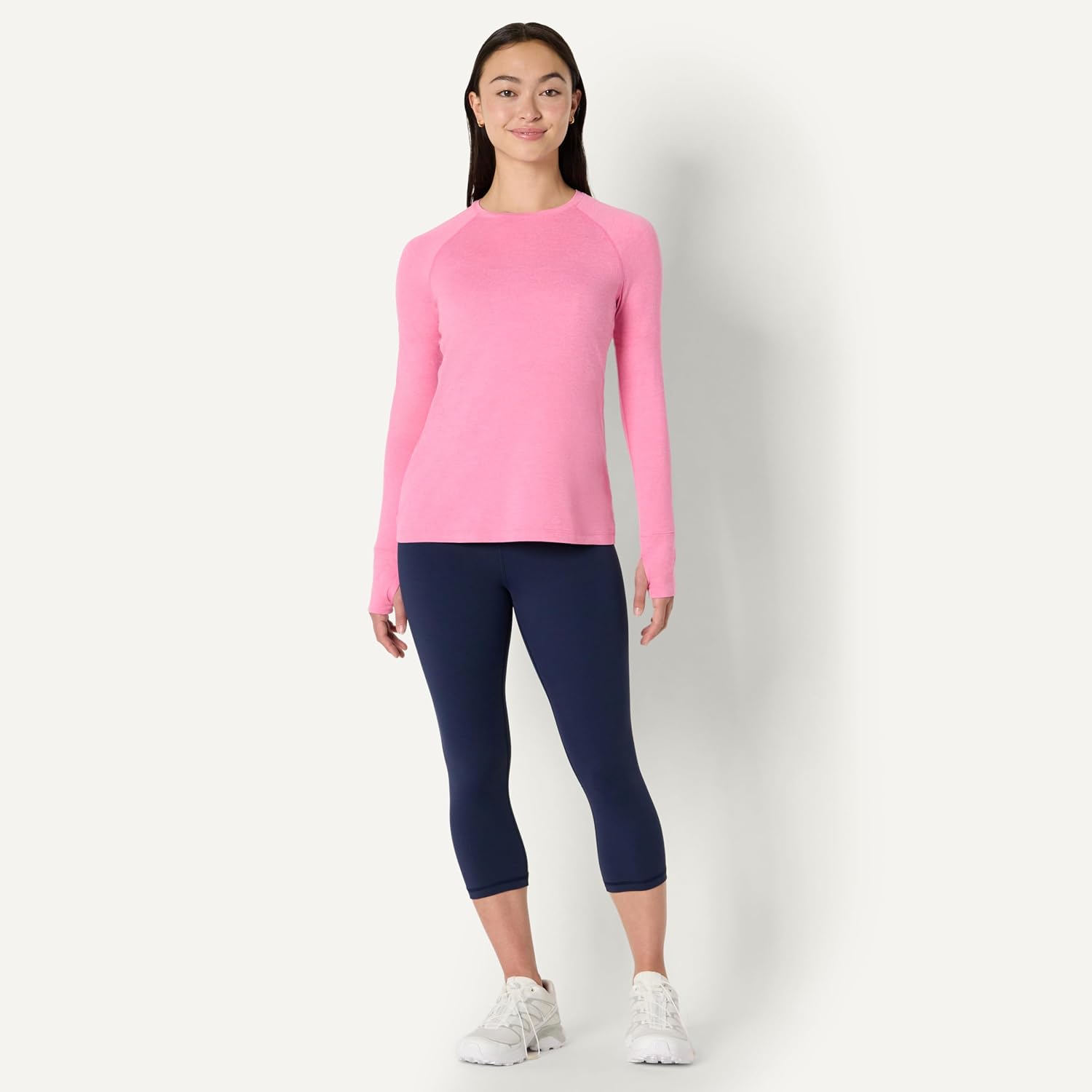 Detalle de Amazon Essentials Women's Athletic Soft Performance Lightweight Stretch Long Sleeve Layering Workout Top