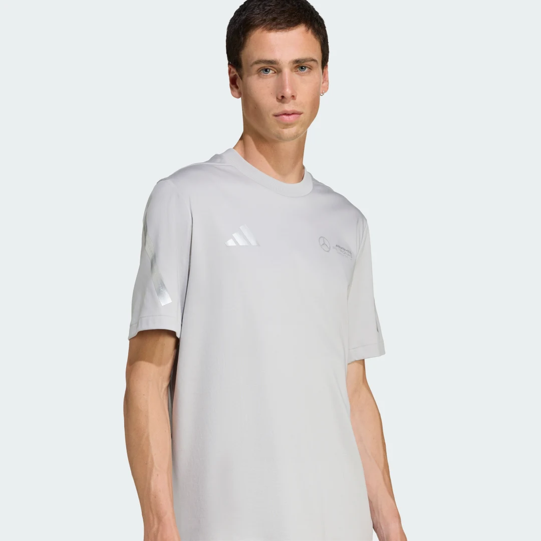 Detalle de Camiseta Silver Arrows Mercedes-AMG Petronas F1 Team de Adidas – Gris