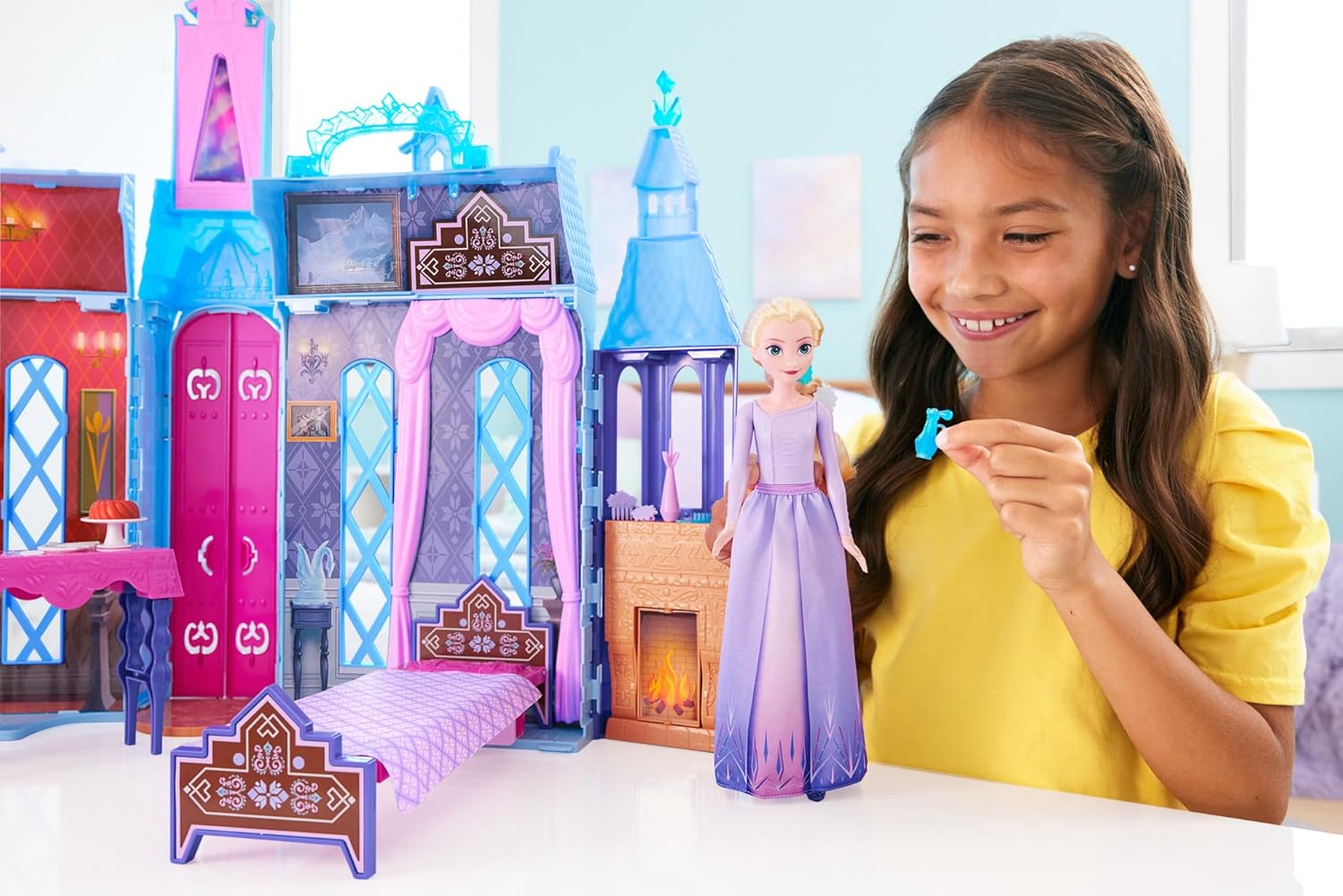 Thumbnail 1 de Mattel Disney Frozen Arendelle Doll-House Castle (2+ ft) with Elsa Fashion Doll, 4 Play Areas & 15 Accessories (HLW61)