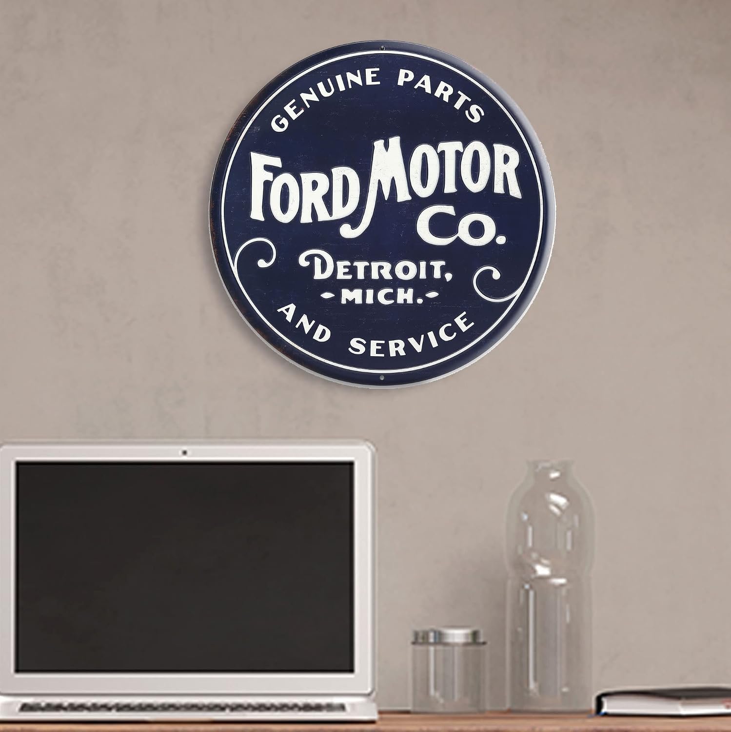 Detalle de Open Road Brands 90187898-S – okrągły metalowy znak Ford, granatowo-biały vintage