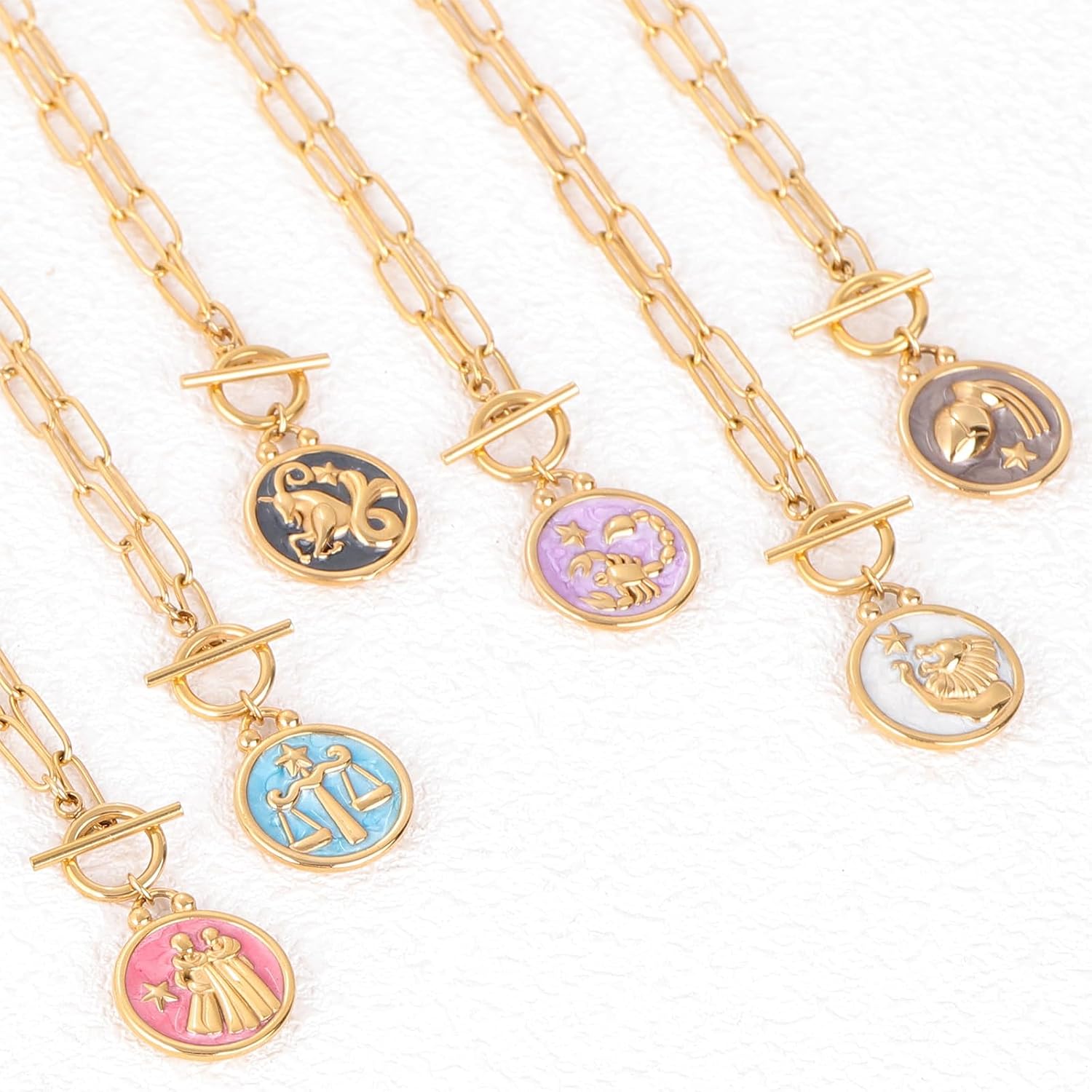 Detalle 2 de Zodiac Pendant Necklace 18k Gold-Plated
