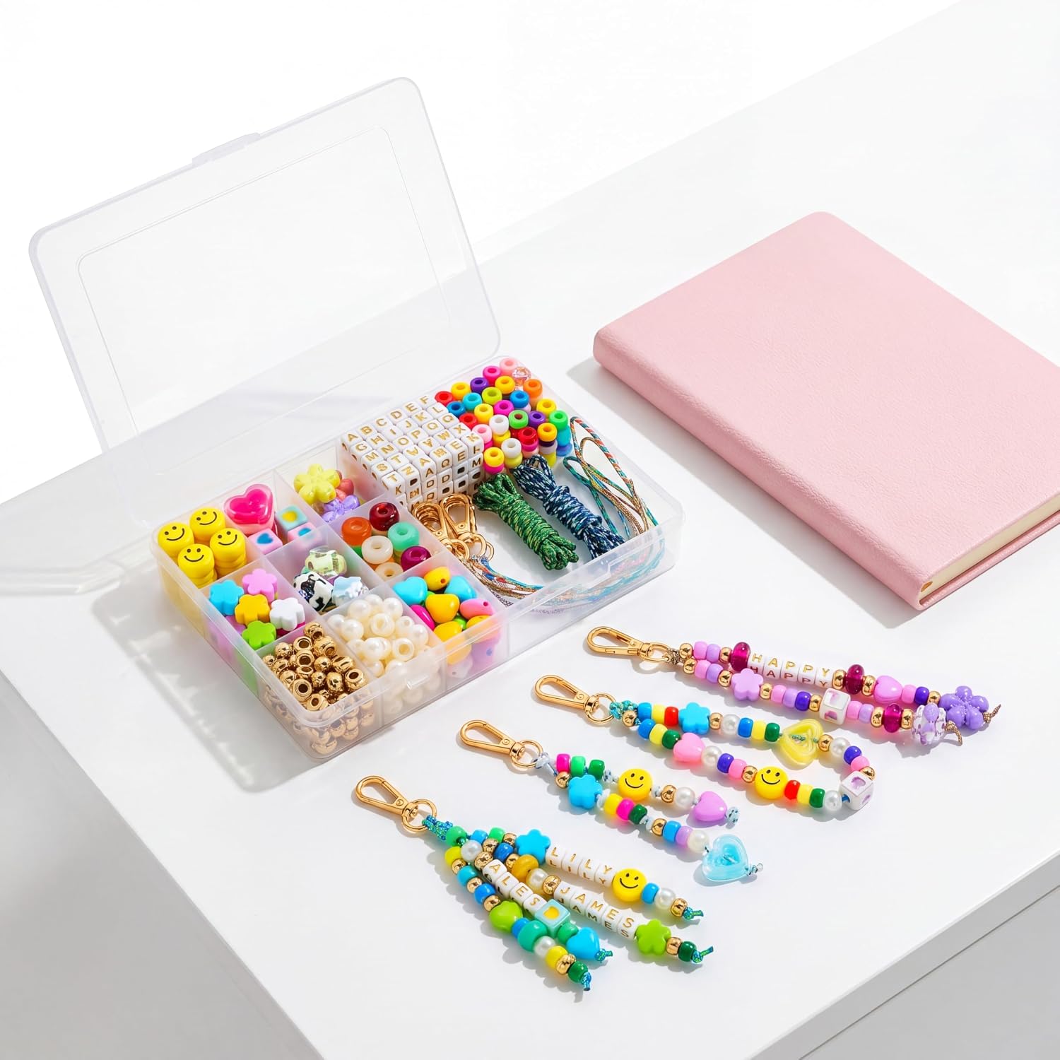 Detalle de FIJEMAI 421-Piece Beaded Keychain Kit with Acrylic Alphabet and Shape Beads