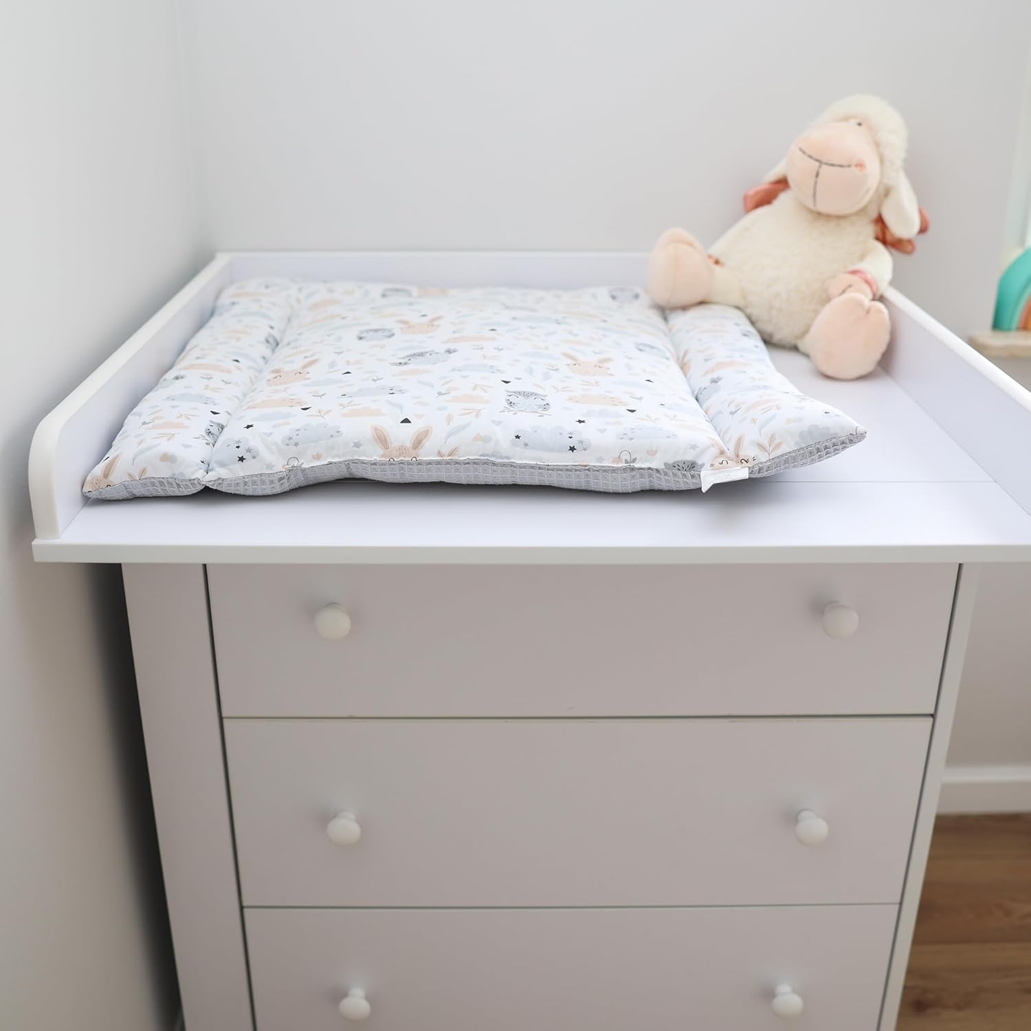 Detalle de Materassino fasciatoio 75x72 cm in cotone lavabile con design Gufi – comodo e versatile per casa e viaggio