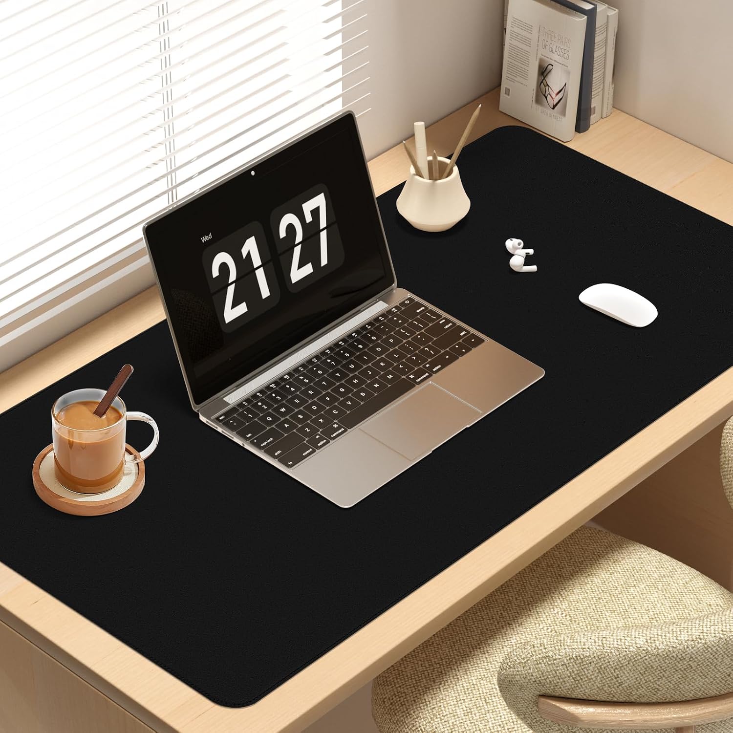 Detalle 2 de Vicwe Schreibtischunterlage aus PU-Leder, 120 x 60 cm – rutschfestes Office-Mauspad & Laptop-Unterlage (Schwarz)