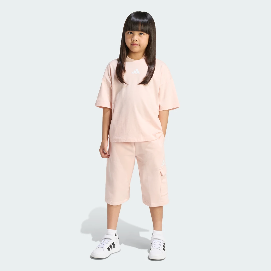 Detalle de Conjunto con camiseta TIRO_NSTER de Adidas — rosa, cómodo y práctico para entrenos