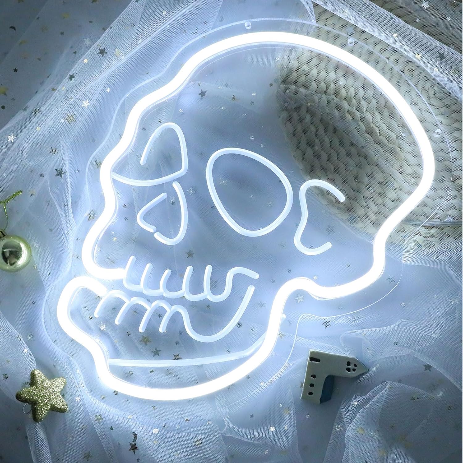 Detalle 2 de ENUOLI Skeleton Skull Neon Sign: USB‑Powered LED Skull Neon Light for Bedroom, Adjustable Brightness