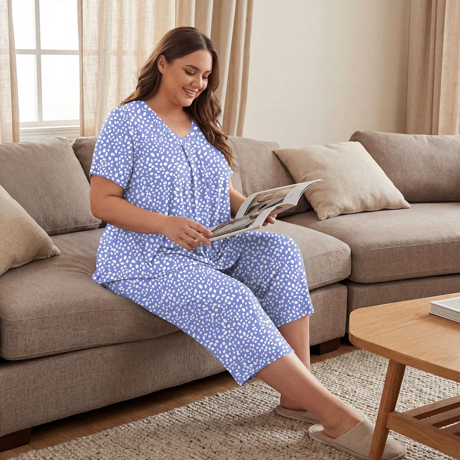 Detalle de Bestbee Women’s 2-Piece Pajama Set (V-Neck Top & Capri Pants with Pockets) — Summer Lounge Sleepwear