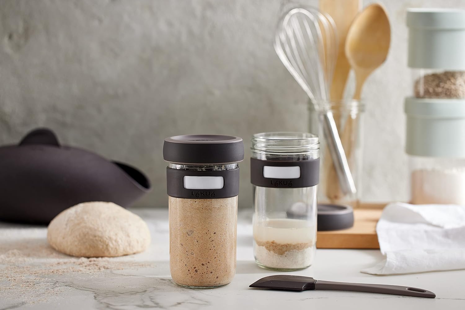 Detalle 2 de Lékué 3000200SURM017 Sourdough Starter Kit with Vented Glass Jars