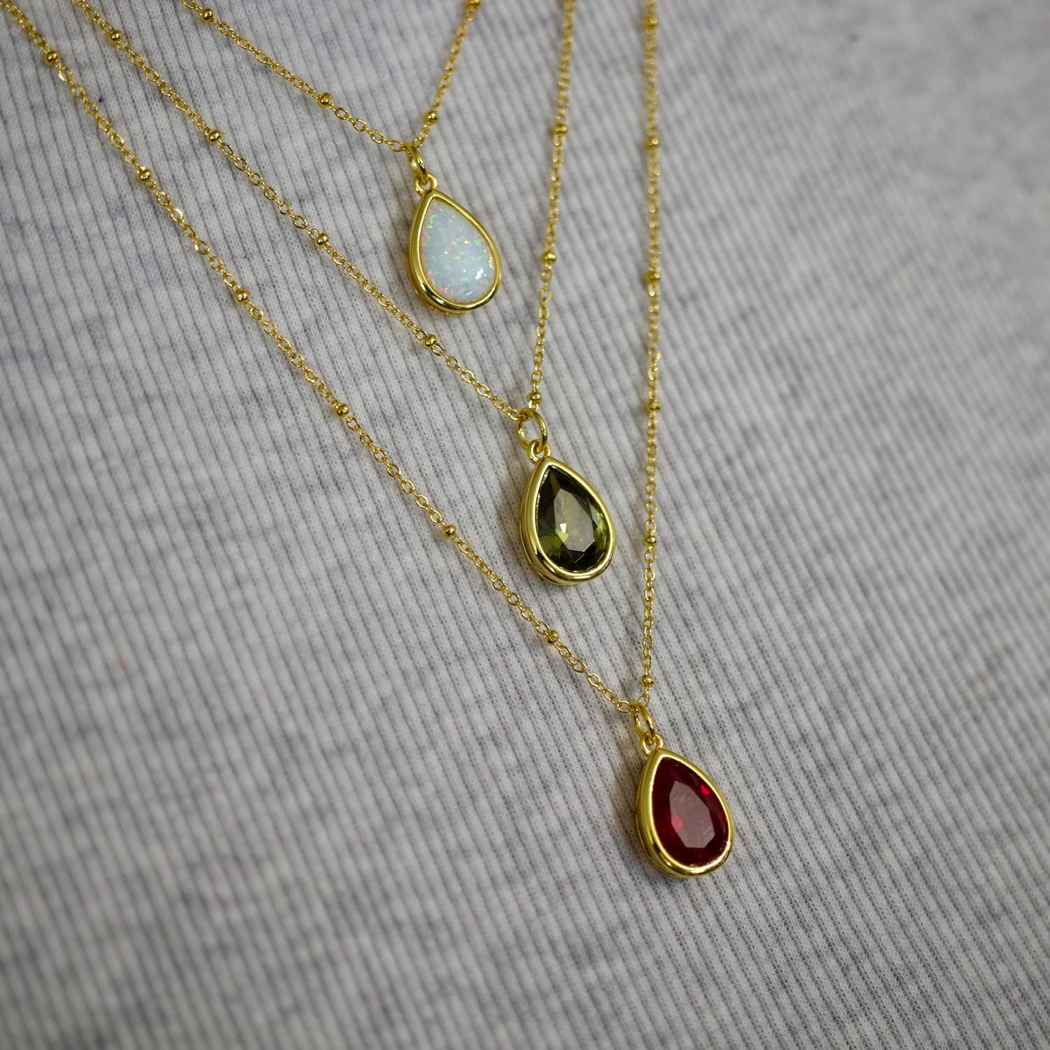 Detalle 2 de Bolenvi Birthstone Necklace, 18K Gold-Plated