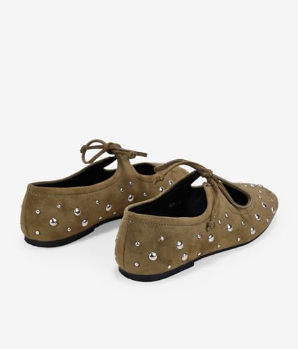Detalle de BOSANOVA Bailarinas Planas para Mujer con Tachuelas y Puntera Cuadrada — Ante vegano, Cordón Fino, color kaki, talla 40
