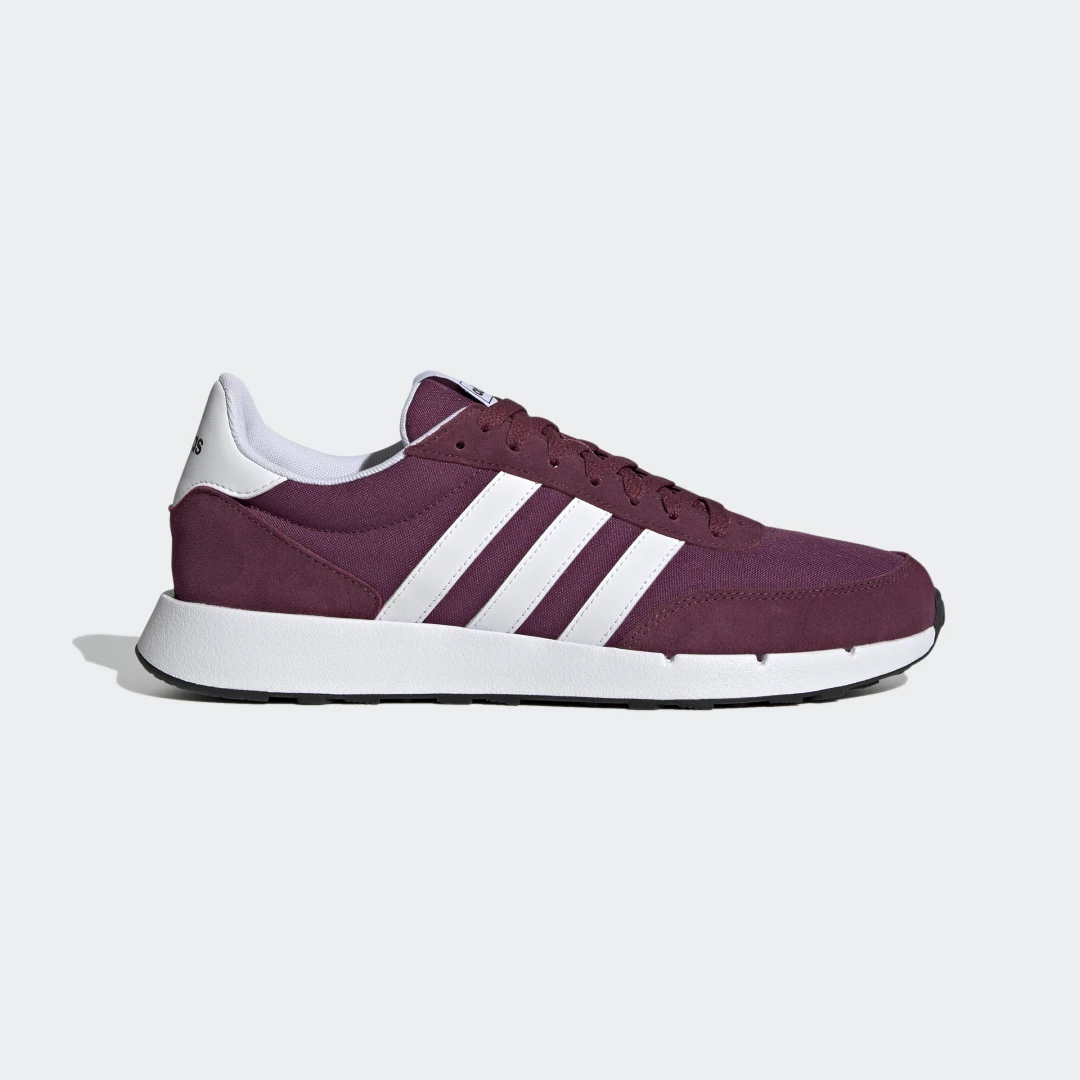 Detalle de Zapatilla Run 60s 2.0 de Adidas: estilo y comodidad en Burgundy