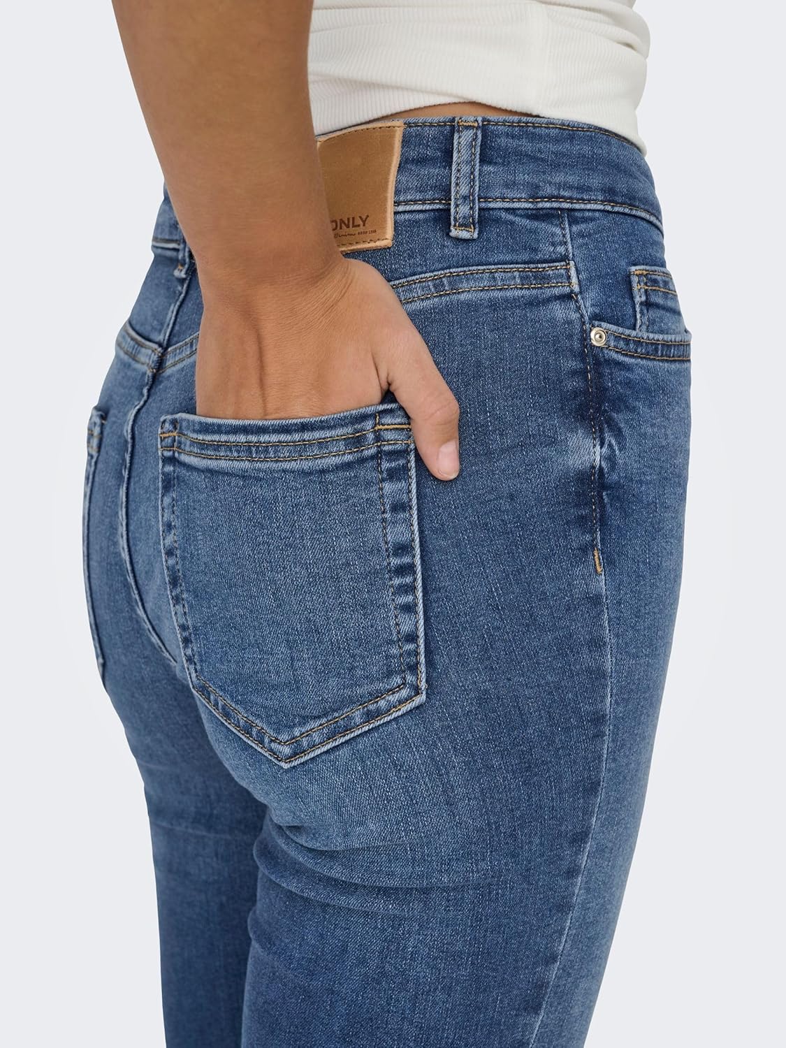 Thumbnail 6 de ONLY Female Flared Fit Jeans „ONLBLUSH“ – Midwaist mit ausgestelltem Bein, 5-Pocket & Reißverschluss