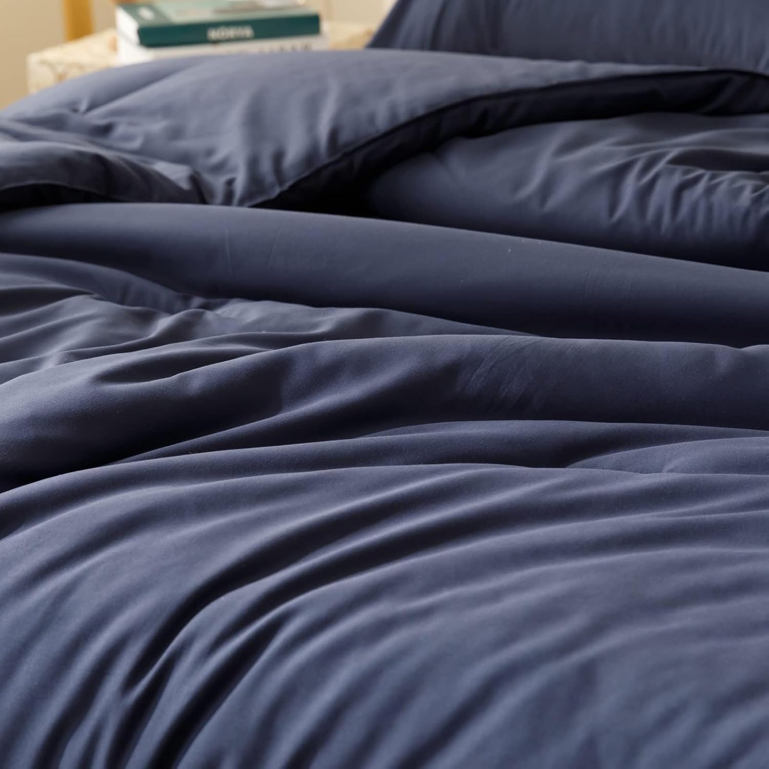 Detalle 1 de ROSGONIA Super King Plus Comforter, 128 x 120-Inch Navy Blue