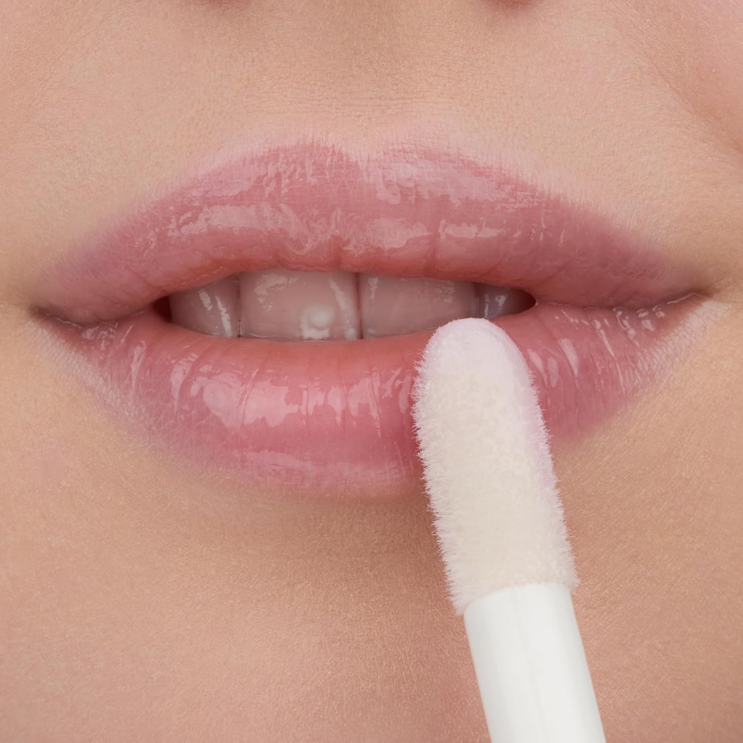 Thumbnail 3 de essence Hydra Kiss Lip Oil Trio 01 Lip’s Choice Award