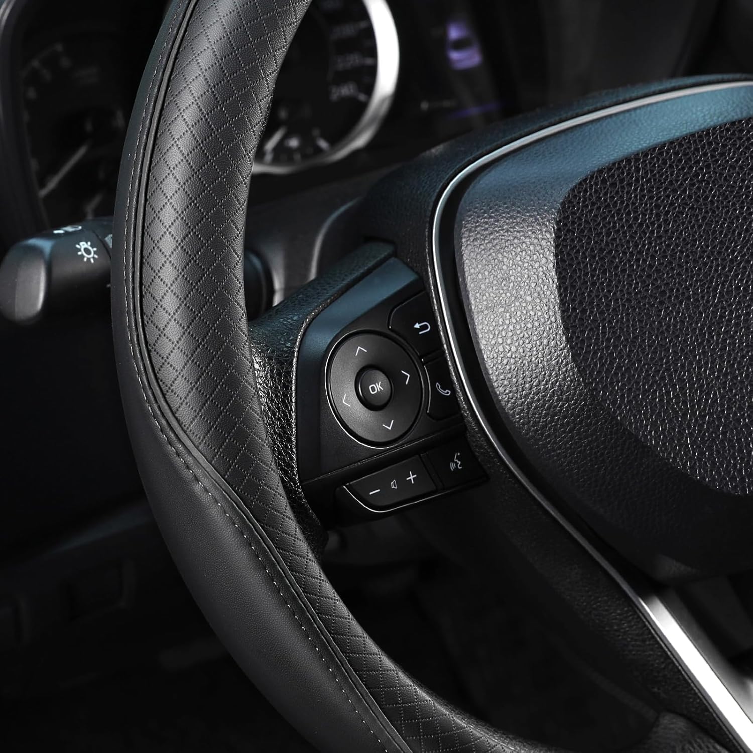 Thumbnail 2 de SEG Direct Steering Wheel Cover 37–39cm (Medium) in Black Microfiber Leather for a Non-Slip Grip