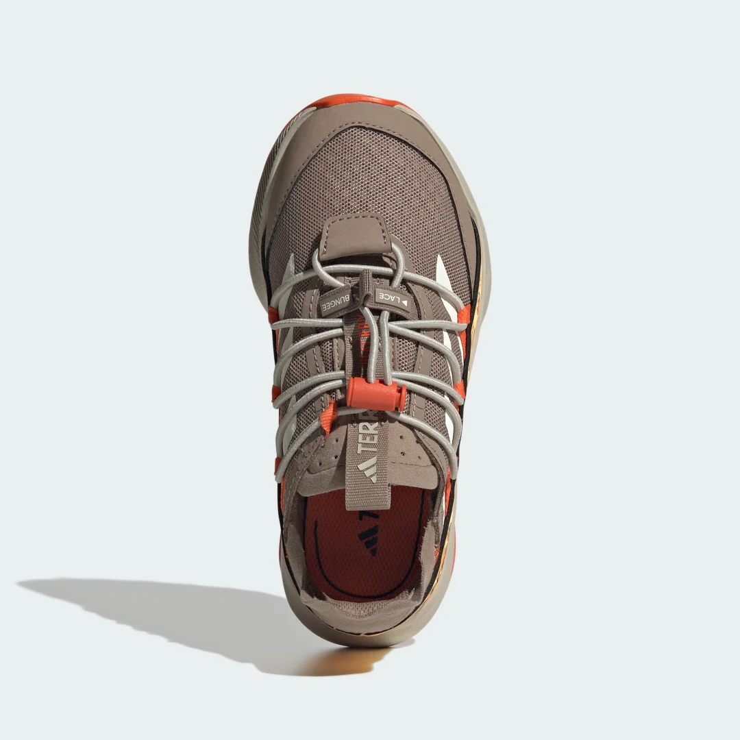 Detalle 2 de Zapatilla Terrex Voyager 21 HEAT.RDY Travel de Adidas — versátil compañera para tus rutas urbanas