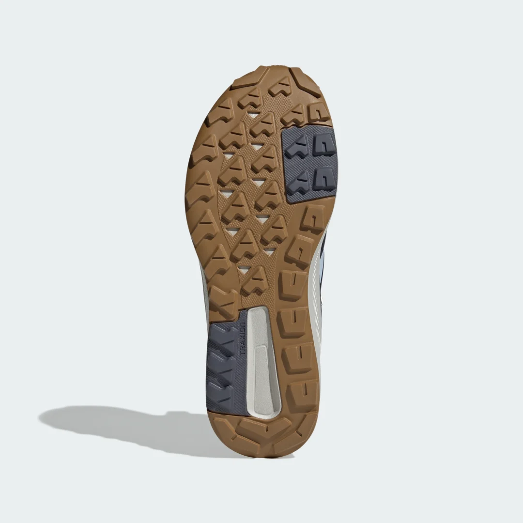 Detalle de Adidas Terrex Anylander Leather Mid Climaproof: Zapatilla de senderismo con corte medio en cuero