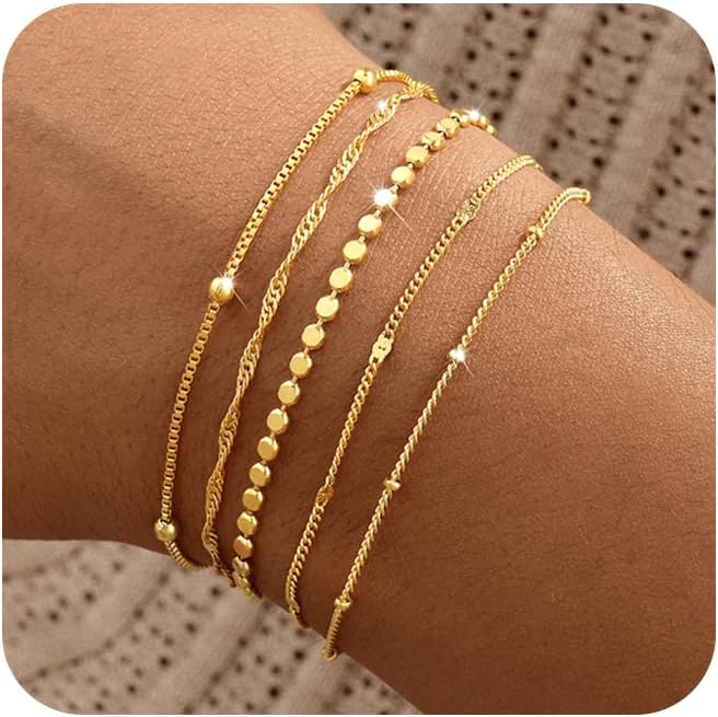 Detalle de Striviio Gold Bracelets for Women (14K Gold Plated) 5-Piece Stack Set