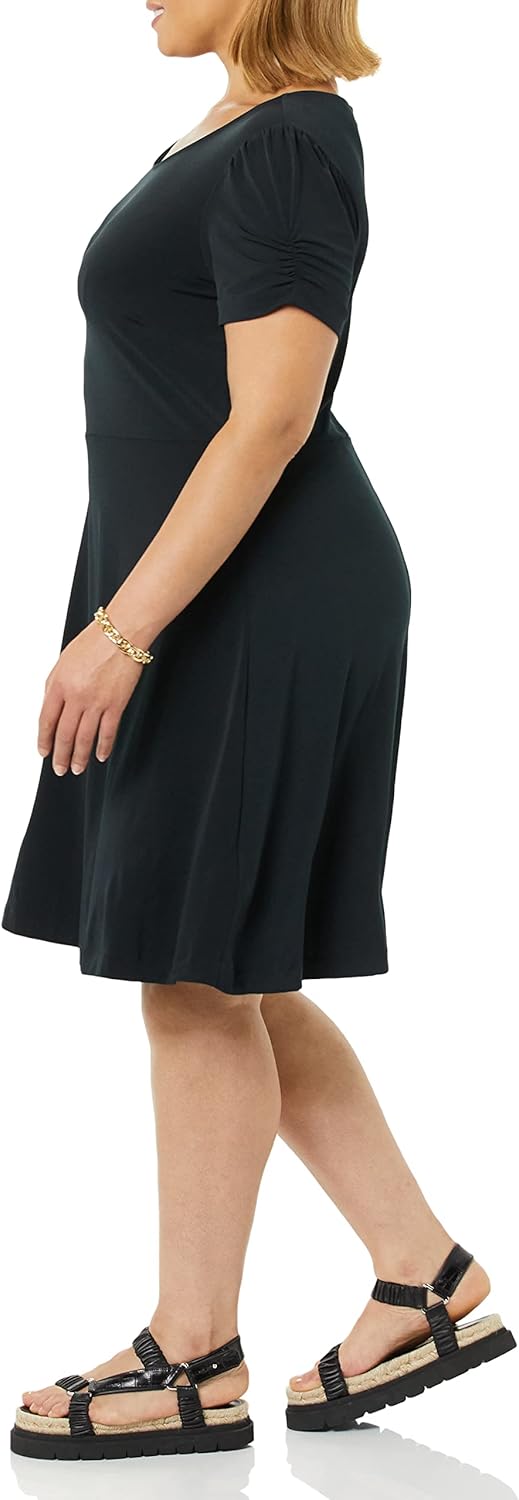 Thumbnail 3 de Amazon Essentials Women’s Gathered Short-Sleeve A-Line Floral Dress (Plus Size)