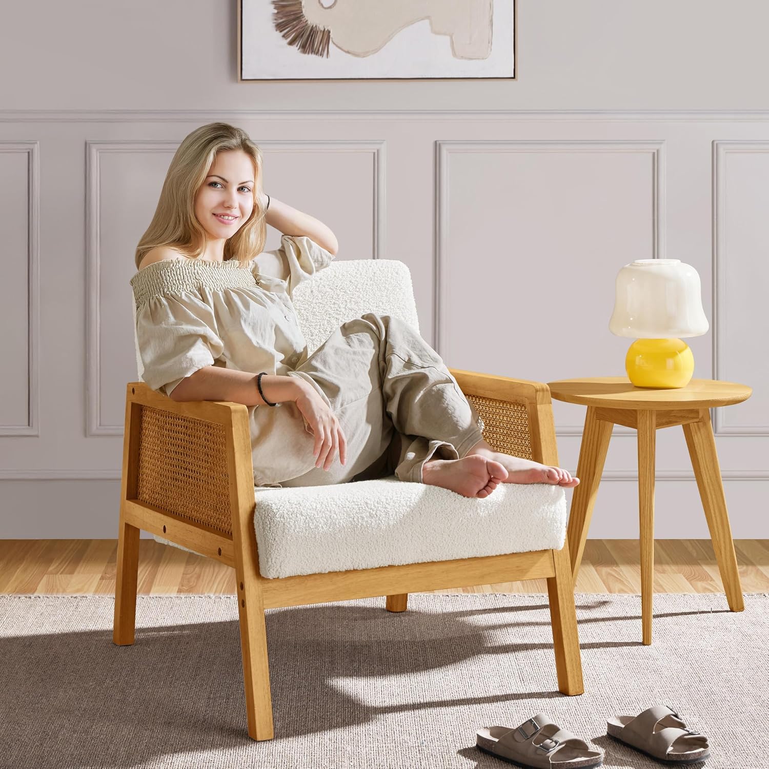 Detalle 2 de Yaheetech Rattan Accent Chair with Rubberwood Frame