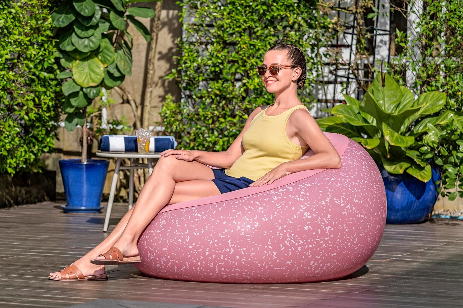 Thumbnail 1 de Bestway Inflate-A-Chair 44" x 44" x 26" — Chaise gonflable pratique et polyvalente