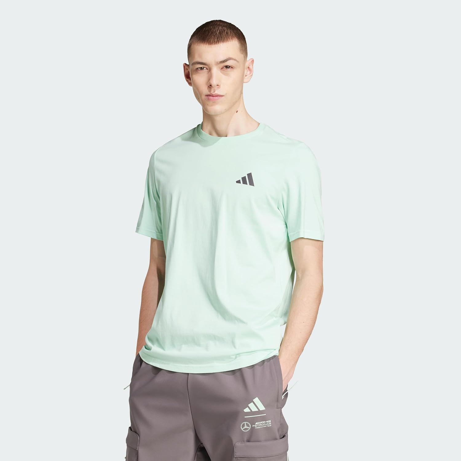 Detalle de Adidas Homme Mercedes-AMG Petronas Formula One Team Premium Woven Graphic Tee – T-shirt coton