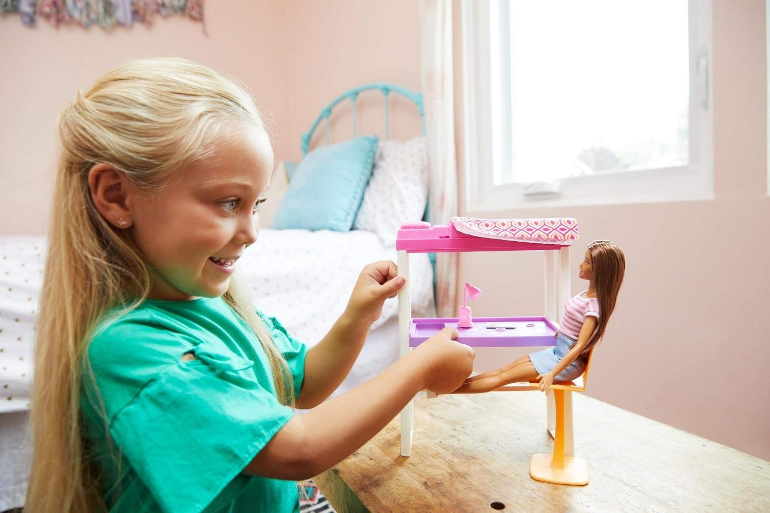 Thumbnail 1 de Barbie FXG52 Bunk Bed Set with Desk, Doll and Accessories