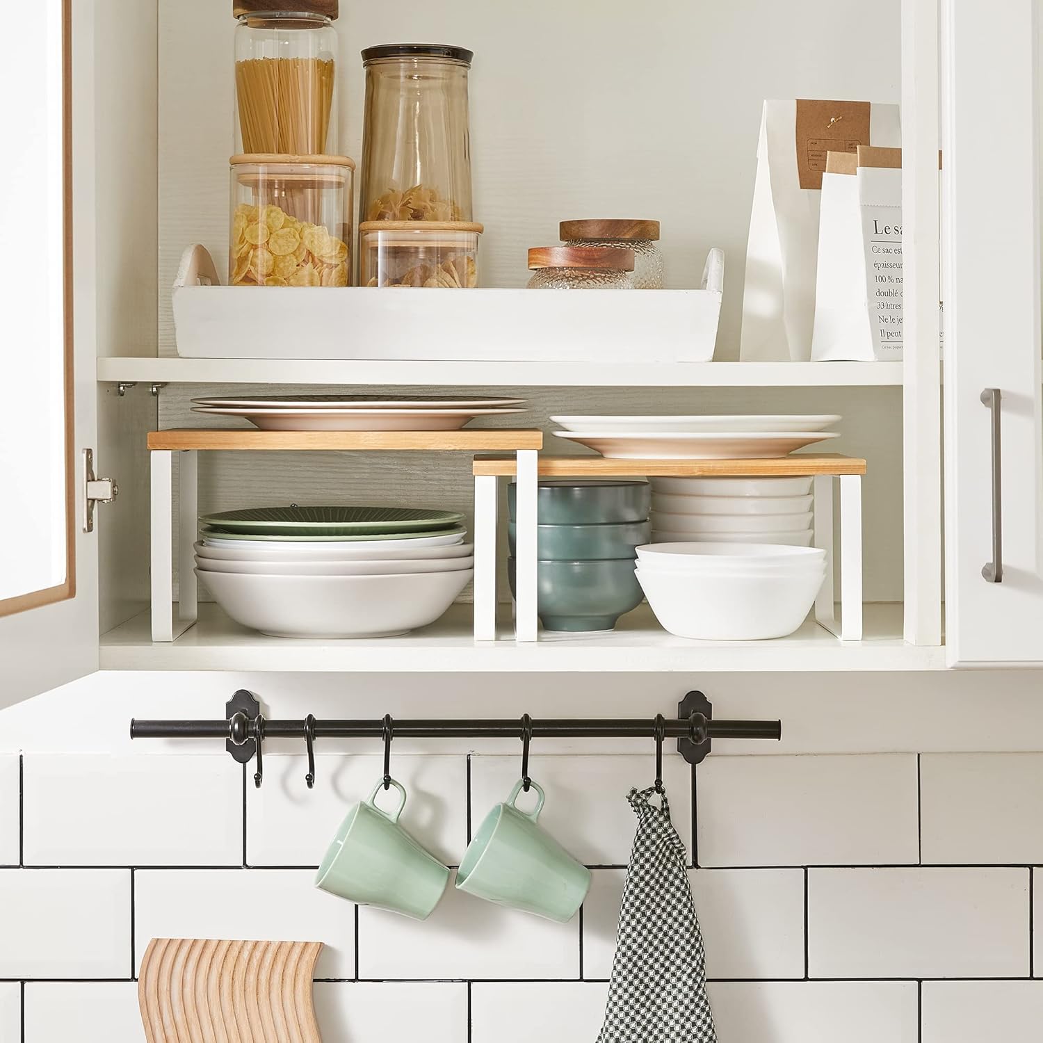 Detalle 2 de SONGMICS Spice Rack KCS02NW: set of 2 expandable, stackable cupboard shelf organisers