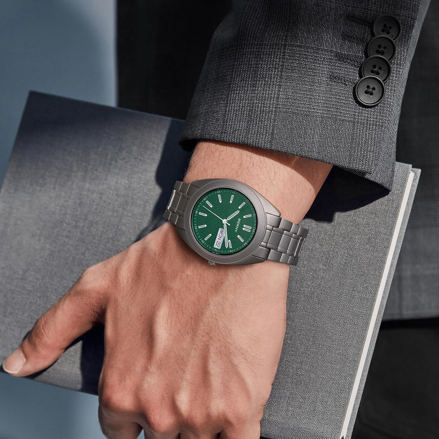 Thumbnail 6 de BERNY Herrenuhr aus Titan mit 10ATM Wasserdicht, Saphirglas & japanischem Quarzwerk VJ53
