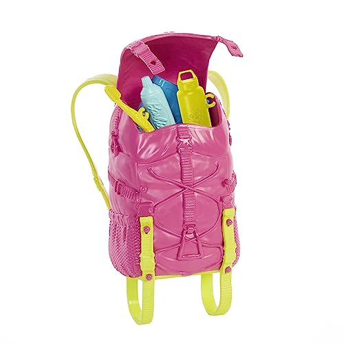Detalle 2 de Barbie Vamos de Camping Brooklyn Muñeca Morena con mochila y saco de dormir