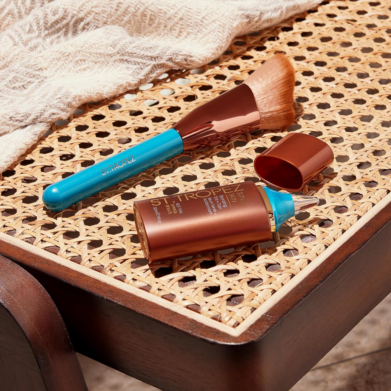 Thumbnail 2 de St. Tropez Ultimate Flawless Tan Face Brush – Soft Veg Bristles for Streak‑Free Self‑Tan Application