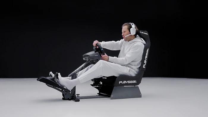 Detalle de Playseat Evolution Pro ActiFit Schwarz – Renncockpit mit verstellbarem Lenkrad und robustem Metallgestell