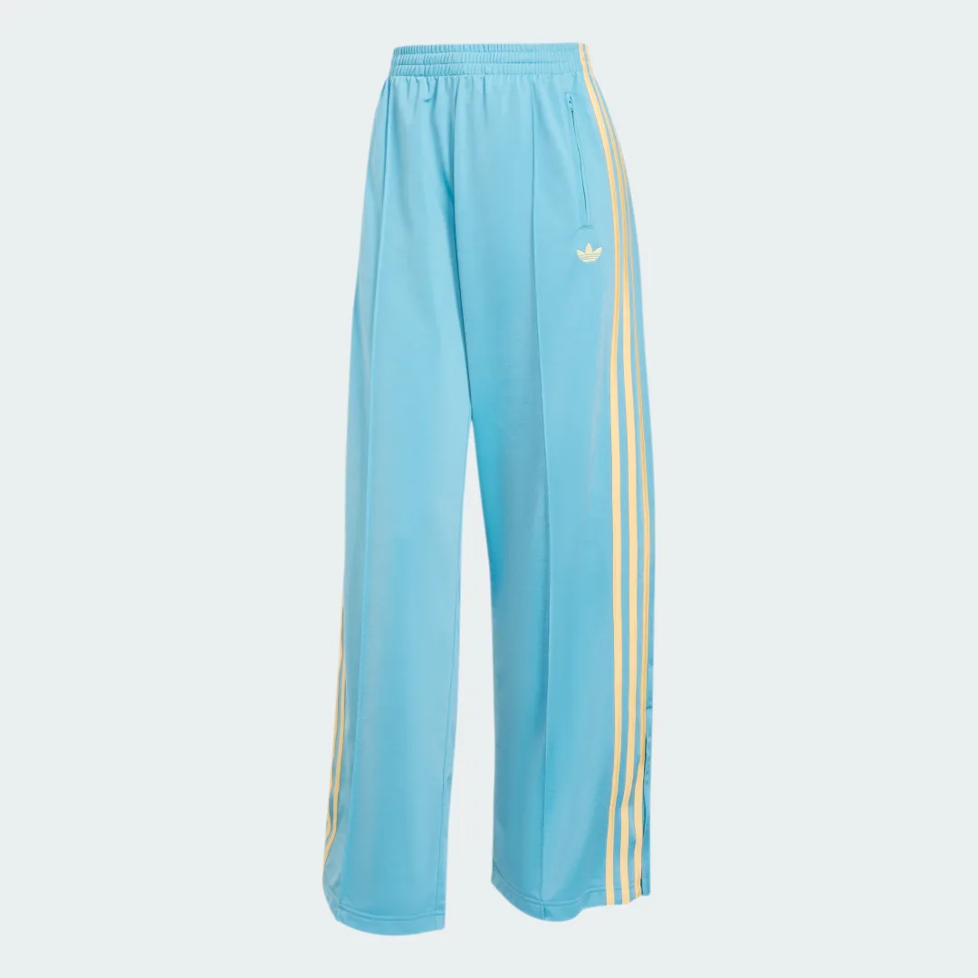 Detalle de Pantalón Firebird Loose de Adidas en color Azul