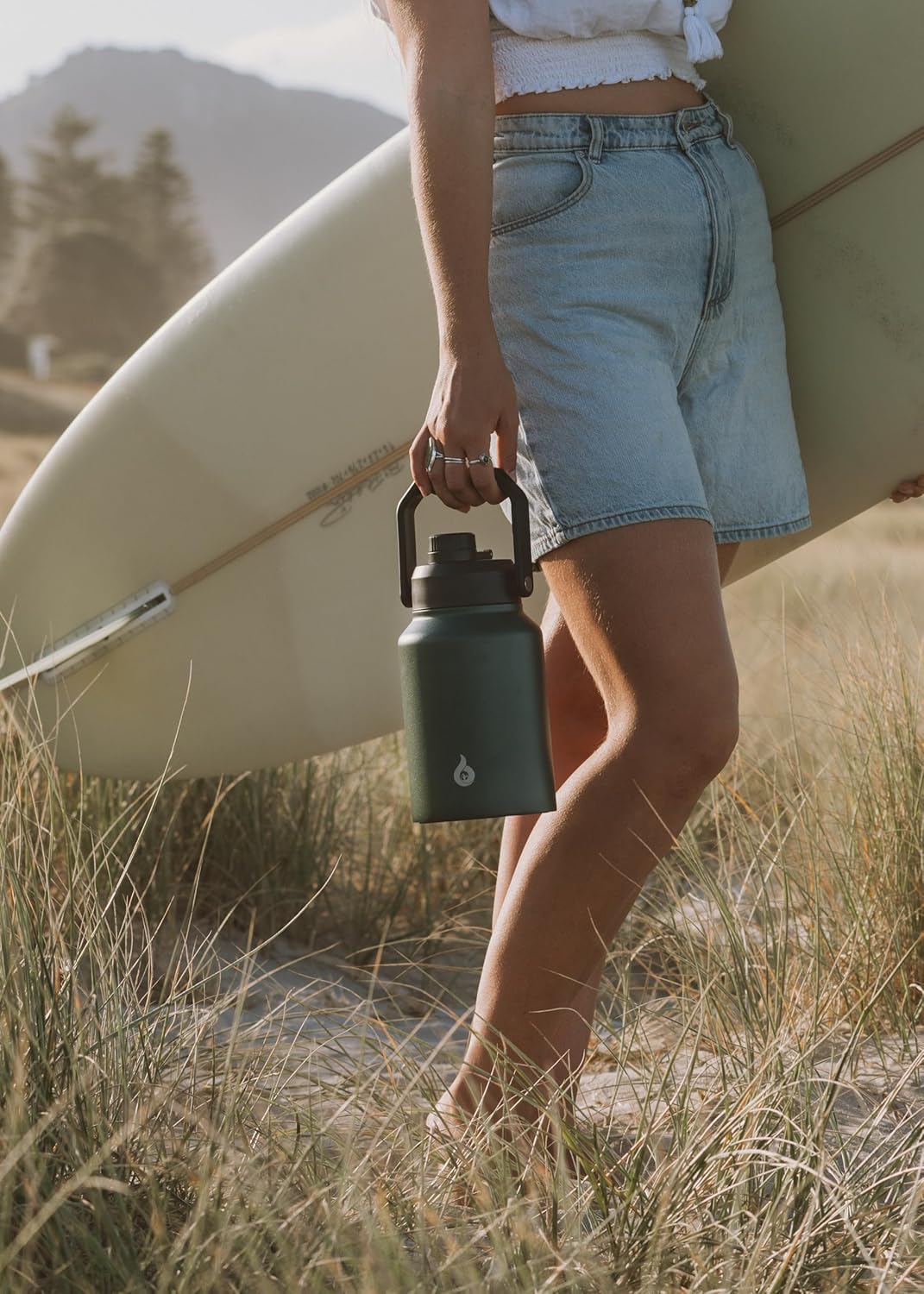 Detalle de BJPKPK 64 oz Insulated Water Bottle – Half Gallon Stainless Steel Jug with Ergonomic Handle